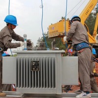 Transformateur électrique triphasé à bobine en cuivre MVHV 0,4 kV immergé dans l'huile