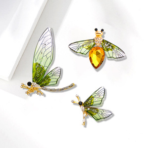 Broche personnalisée Insecte Vintage Goutte d'huile Libellule Corsage Premium Rhinestone Bee Crystal Custom Pins Metal Logo Badges - Product Image 1
