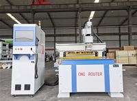 Routeur CNC à bois 1325 ATC avec changeur d'outils automatique de type linéaire pour la fabrication de meubles en panneaux