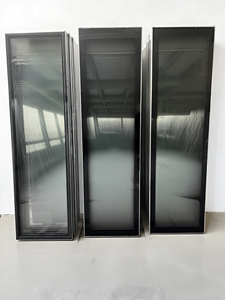 Porte en verre trempé ultra-transparent pour réfrigérateurs de présentation haut de gamme avec visibilité optimale - Product Image 4