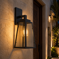 Lanterne murale extérieure moderne avec panneaux en verre transparent coniques pour l'éclairage extérieur des villas