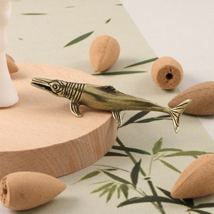 Ornamenti in ottone massiccio a forma di pesce e squalo, in stile retrò anticato, con motivi di vita marina e intagli in bronzo. - Product Image 6