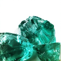 Copeaux de verre courbé massif bleu foncé teinté 20-40mm, écologiques pour les foyers extérieurs, les jardins, les gymnases et la décoration d'atelier