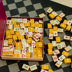 En Stock, Pedido Mínimo 1 Juego, Juego de Mahjong de Viaje Moderno de 3 Capas, Nuevo y Personalizado, Amarillo, 160 Fichas de Mahjong Americanas de Acrílico Grabado de Lujo - Product Image 4