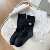 Chaussettes brodées de dessins animés pour femmes, en coton, douces pour la peau, confortables et douces, mi-mollet, élastiques et polyvalentes