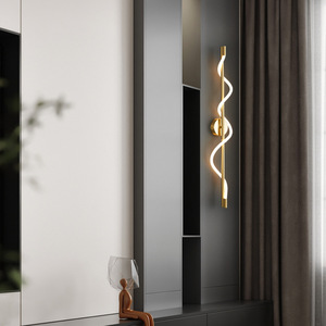 Applique murale moderne minimaliste tout en cuivre à ligne unique avec motif torsadé pour salon ou chambre à coucher, design italien nordique noir - Product Image 6