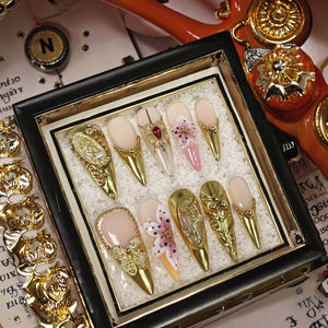 Patrón cuadrado de cubierta completa de acrílico de lujo dorado Diseño tallado prediseñado de longitud media 10 piezas <span class=keywords><strong>Uñas</strong></span> usables - Product Image 1