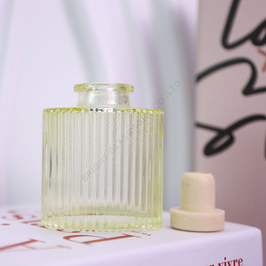 معطر جو منزلي بالزيوت العطرية سعة 50 مل في زجاجة فاخرة مع أعواد خشبية للعلاج بالروائح والسبا والمنزل - Product Image 3
