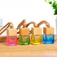 Diffuseur d'aromathérapie en verre personnalisé par le fabricant, flacon carré avec couvercle en bois et sangle de suspension pour parfum de voiture