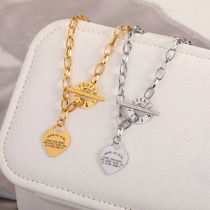 Tendances 2025 – Collier pendentif cœur moderne et unique en acier inoxydable 316L, étanche et anti-ternissement, plaqué or 18 carats pour femme - Product Image 3