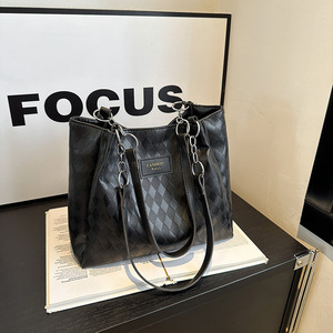 Nuevo bolso tote para mujer, gran capacidad, elegante y versátil, estilo coreano, diseño único. - Product Image 6
