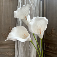 Grandes fleurs artificielles de lys blanc au toucher réel pour les arrangements floraux du Nouvel An, les mariages et la décoration de la maison