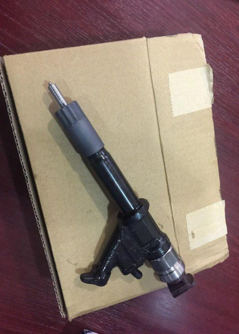 fuel injector 095000-8871 VG1038080007 injector for Sinotruk Howo injector nozzle 095000-8871 VG1038080007 9709500-887