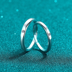 Anello di coppia in argento sterling S925 con taglio a diamante e moissanite, adatto sia per uomo che per donna, come regalo di San Valentino. - Product Image 2