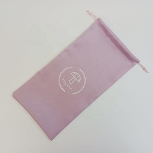 Pochette à bijoux en satin de soie sérigraphiée personnalisable pour emballage de cadeau de fête de mariage avec rangement pour boucles d'oreilles et bagues - Product Image 5