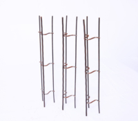 Supports triangulaires en acier renforcé continu pour la fixation des barres d'armature dans les dalles de béton pour la construction