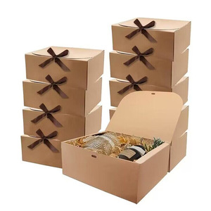 Boîte cadeau personnalisée de luxe pour demoiselles d'honneur, mariage, bonbons, chocolat, emballage cadeau en papier kraft blanc et noir avec ruban pour les invités - Product Image 1