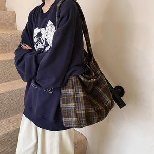 2025 nuevo bolso de hombro de lona gris, diseño suave, bolso de moda para mujer - Product Image 1