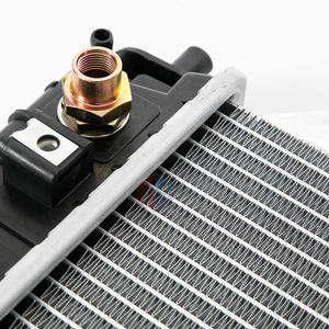 Radiateur en aluminium à ailettes standard OEM pour système de refroidissement automobile, fabricant de pièces de rechange - Product Image 1