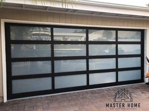 Cadre en alliage d'aluminium noir automatique moderne Panneau en verre trempé givré Portes <span class=keywords><strong>de</strong></span> <span class=keywords><strong>garage</strong></span> sectionnelles étanche français <span class=keywords><strong>pour</strong></span> usage domestique - Product Image 4