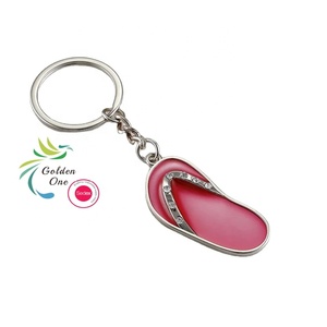 Chất lượng cao khắc hợp kim kẽm thiết kế logo <span class=keywords><strong>Keyring</strong></span> đánh bóng giày Flip Flops Dép kim loại Keychain với kim cương - Product Image 1