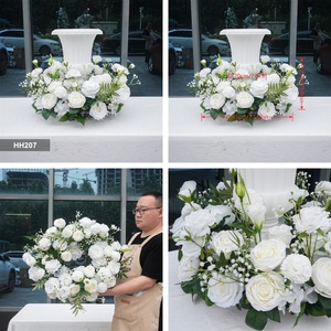 DKB Couronne de fleurs artificielles de 45 cm, centre de table, décoration, roses blanches et vertes, gypsophile, pour mariage et banquet - Product Image 3