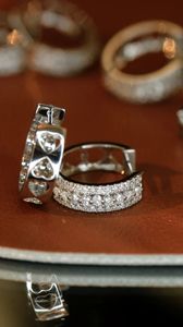 Proveedor Mayorista de Joyería de Oro de 18K, Servicio Personalizado OEM/ODM, Precio de Fábrica, Aretes de Oro Rosa con Certificación, Listos para Enviar - Product Image 2