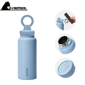 Bouteille d'eau de sport isolée <span class=keywords><strong>rose</strong></span>, gobelet isotherme en gros, bouteille d'eau en acier inoxydable personnalisée avec couvercle et paille - Product Image 1