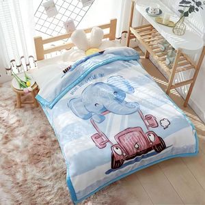 Manta <span class=keywords><strong>de</strong></span> Doble Capa Bare Home - Tamaño Infantil - Ultra Suave y Ligera para Cama, Sofá y Sillón - Microfelpa <span class=keywords><strong>de</strong></span> Lujo - Manta Cálida y Acogedora - Product Image 6