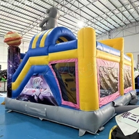 Château gonflable combiné avec toboggan sur le thème de l'aventure spatiale, astronaute, extraterrestre, fusée, pour les fêtes d'enfants