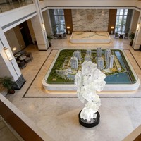 Sculpture abstraite moderne Vincentaa pour hall d'hôtel, installation artistique en résine sur mesure de grande taille pour décoration intérieure de luxe
