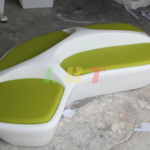 Sillón de Fibra de Vidrio Libit, Banco Tapizado de Cuatro Plazas, Hecho a Medida para Centros Comerciales y Exposiciones - Product Image 3