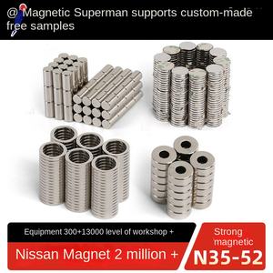 Feuille d'aimant permanent en néodyme fer bore N35 perforée carrée personnalisée, aimant puissant, petit aimant - Product Image 2