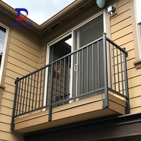 Clôtures de terrasse, clôtures décoratives en fer avec un design moderne pour balcons et balustrades