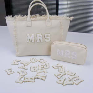 Borse Tote da Spiaggia in Tela Personalizzate con Lettera di Perle e Nappa <span class=keywords><strong>a</strong></span> Frange <span class=keywords><strong>Borsa</strong></span> da Spalla da Donna per Vacanze e Shopping Personalizzabile per Damigelle - Product Image 4