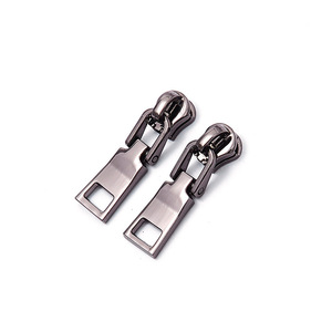 <b>Car</b> Keychain Zinc Alloy Metal <b>Key</b> <b>Ring</b> Grid No 3 Activity Piece Locomotive Style Home Use - Product Image 1