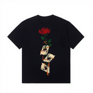 T-shirt noir pour homme avec imprimé rose rouge et cartes à jouer, manches courtes, col rond, design floral décontracté, coupe classique - Product Image 1