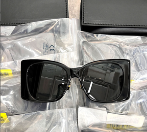 Gafas de Sol Extra Grandes para Mujer al por Mayor, Gafas de Sol de Moda con Marco Grande y Forma de Mariposa, Protección UV400, Marca Privada - Product Image 1