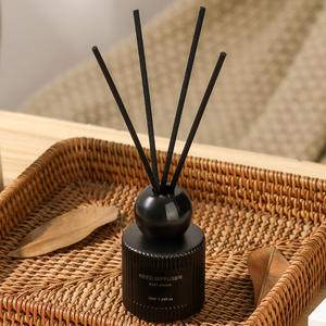 Diffuseur de parfum d'ambiance haut de gamme personnalisé avec bâtonnets en <span class=keywords><strong>fibre</strong></span> de verre et céramique, huile de 50 ml, longue durée, sans phtalates, écologique - Product Image 1