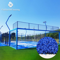 Terrain de padel extérieur flexible avec toit ouvrant et fermant, panoramique, avec toit en tente