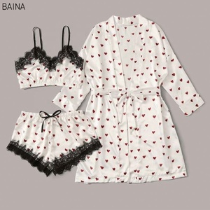 Ensemble de pyjamas d'été Vente directe d'usine Vêtements de détente à imprimé cœur Sans bretelles Dentelle Soie glacée pour <span class=keywords><strong>robe</strong></span> Slip Taille élastique - Product Image 1