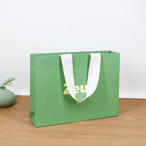 Sac d'emballage en carton découpé de luxe Impression personnalisée Logo UV Spot Sac en papier pour <span class=keywords><strong>clinique</strong></span> - Product Image 6
