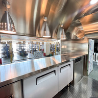 Remorque alimentaire mobile à 4 roues en acier inoxydable avec four, friteuse, table vapeur, pour restauration commerciale, personnalisable, pour snacks et bière