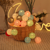 Guirlande lumineuse LED boule de coton romantique pour les décorations de Noël de la chambre de la fille ou les espaces extérieurs