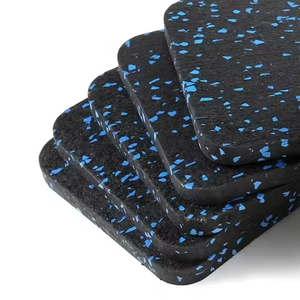 แผ่นปูพื้นยิมออกกำลังกายแบบลามิเนต ทนทาน สำหรับใช้ภายในอาคาร ผลิตจากยางและ EPDM แบบประกบกันได้ เหมาะสำหรับฟิตเนสในร่ม - Product Image 6