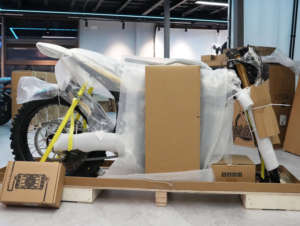 Nuova Moto Elettrica Fuoristrada Surron Ultra Bee 2026, 74V 24.5kW, Batteria al Litio 60Ah, Dirt Bike Sur-ron Ultra Bee Nera - Product Image 6