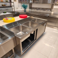 Évier de cuisine multifonctionnel en acier inoxydable 304 à plusieurs bacs avec meuble intégré pour hôtels, restaurants et cuisines commerciales