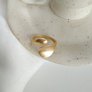 Anillo de apertura irregular de oro geométrico simple Joyería de regalo para niña - Product Image 2