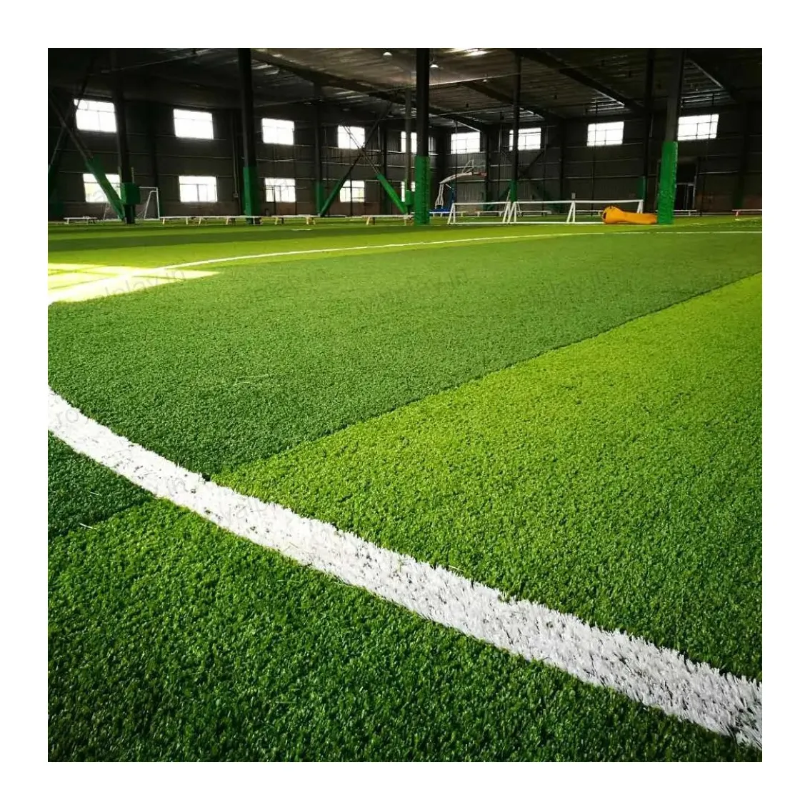 JS ใหม่กีฬาพื้นหญ้าเทียมพรมราคาต่อตารางเมตรกลางแจ้งฟีฟ่าคุณภาพ Pro หญ้าเทียม