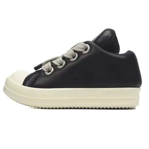 Sneakers <span class=keywords><strong>da</strong></span> Uomo di Lusso 2026 di Alta Qualità con Lacci Jumbo, <span class=keywords><strong>in</strong></span> <span class=keywords><strong>Pelle</strong></span> Nera con Fodera <span class=keywords><strong>in</strong></span> Mesh, <span class=keywords><strong>Scarpe</strong></span> Casual con Rialzo Interno, Design Esclusivo OEM - Product Image 3